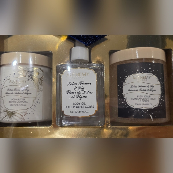 Large Gift Set With Robe And Large Guasha Tool - Picture 4 of 7